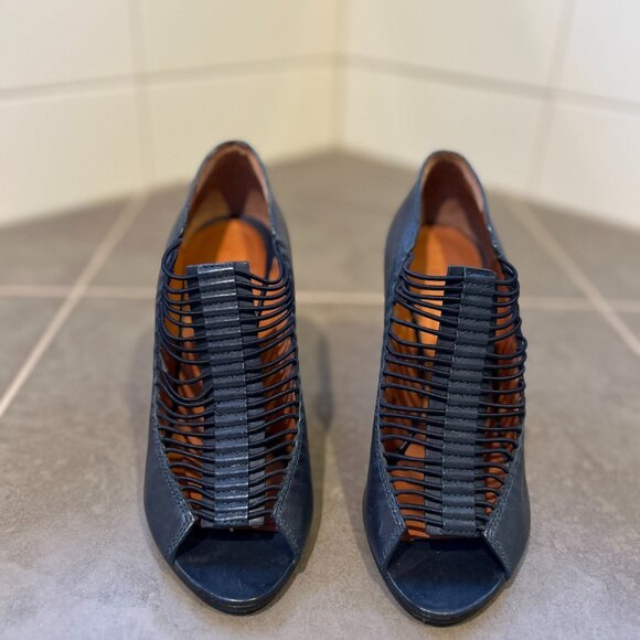 Givenchy Navy Leather Strappy Peep Toe Booties Size EU 38.5 - Picture 1 of 7